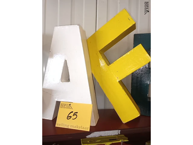 Lot 65 - vintage letters. 4 stuks - afbeelding 3 van  4