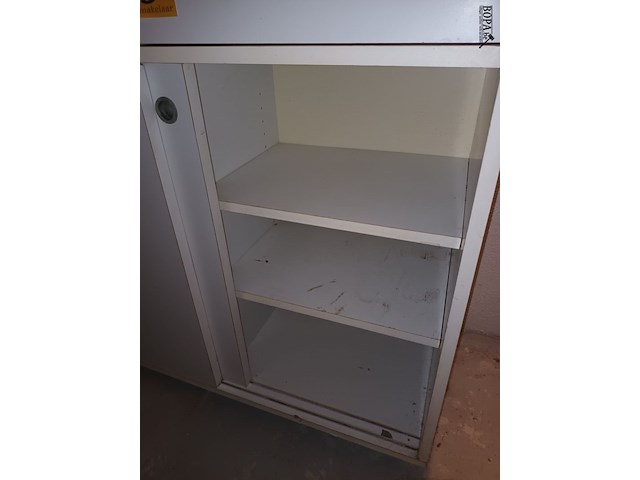 Lot 65 - witte kast - afbeelding 3 van  3