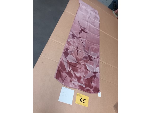 Lot 65 - zijden sjaal trussardi - afbeelding 1 van  2