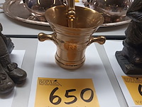Lot 650 - vijzel met stamper - afbeelding 1 van  3