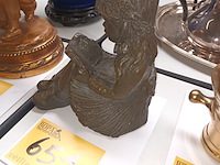 Lot 651 - beeld meisje met boek - afbeelding 3 van  3