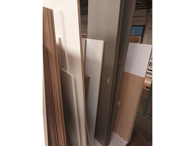 Lot 652 - transportkar met inhoud. 2 stuks - afbeelding 3 van  3