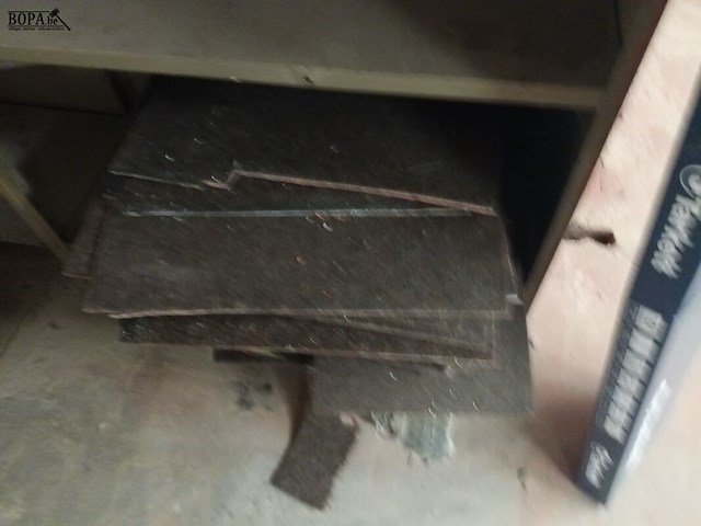 Lot 654 - metalen rek met inhoud - afbeelding 3 van  4