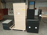 Lot 655 - transportkar en kastjes