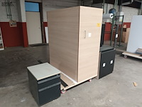 Lot 655 - transportkar en kastjes - afbeelding 2 van  4