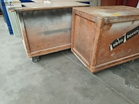 Lot 657 - houten werkbank op wielen. 3 stuks - afbeelding 3 van  4