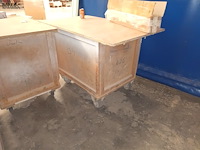 Lot 657 - houten werkbank op wielen. 3 stuks - afbeelding 4 van  4