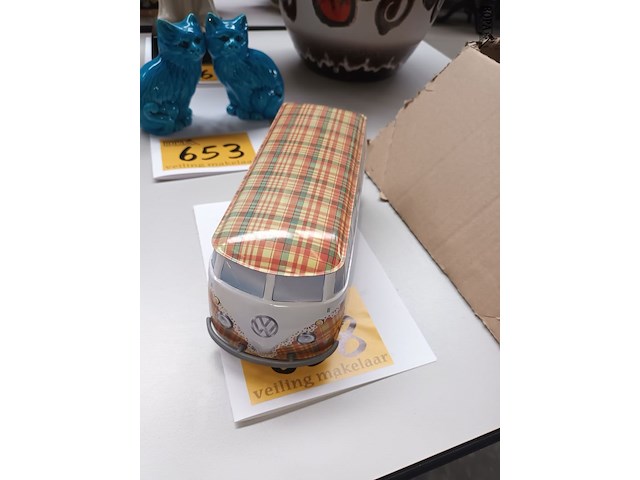 Lot 658 - blikken doos vw busje - afbeelding 2 van  4