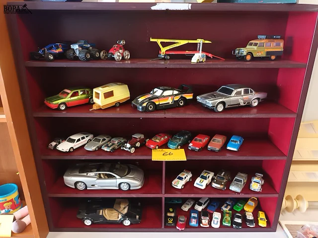 Lot 66 - auto’s op schaal. 43 stuks - afbeelding 1 van  9