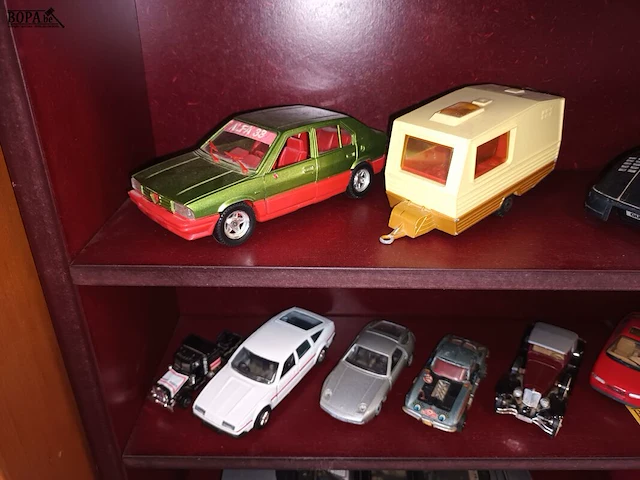Lot 66 - auto’s op schaal. 43 stuks - afbeelding 5 van  9