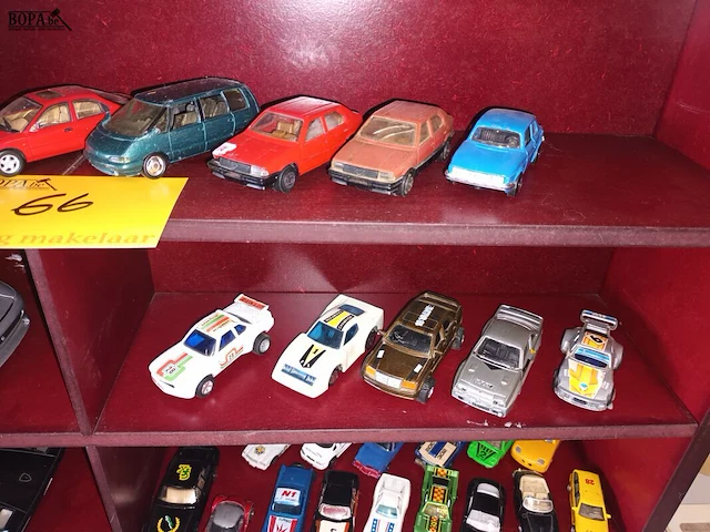 Lot 66 - auto’s op schaal. 43 stuks - afbeelding 6 van  9