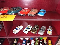 Lot 66 - auto’s op schaal. 43 stuks - afbeelding 6 van  9