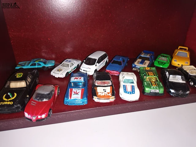 Lot 66 - auto’s op schaal. 43 stuks - afbeelding 9 van  9