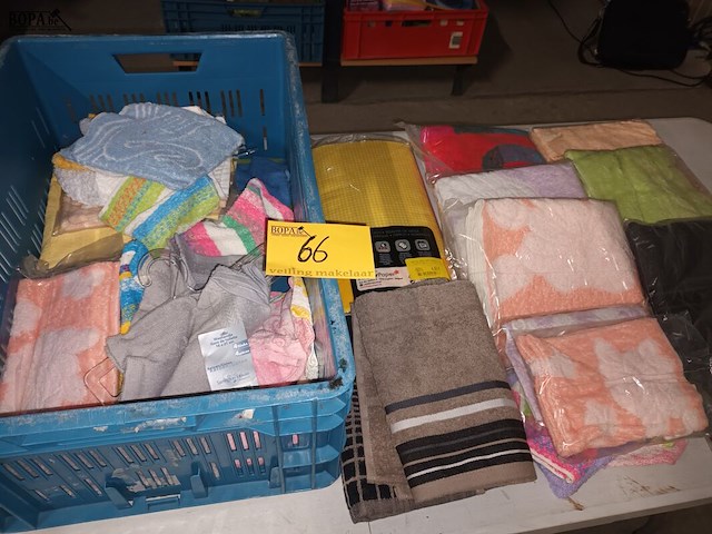 Lot 66 - badhanddoeken en tafellinnen - afbeelding 1 van  4