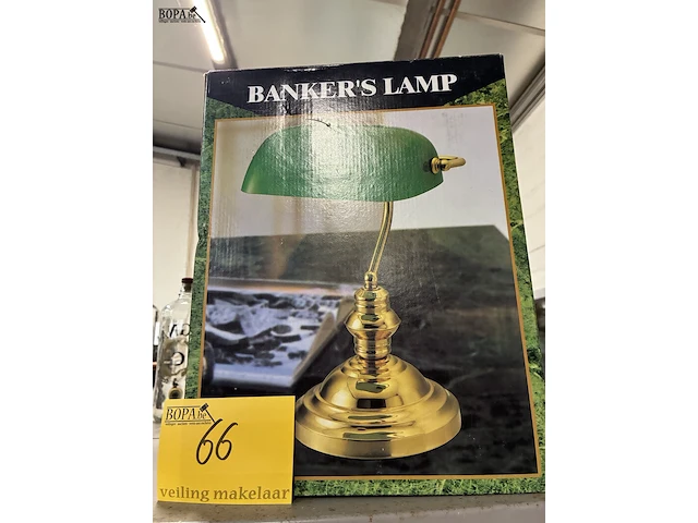 Lot 66 - banker's lamp - afbeelding 1 van  2