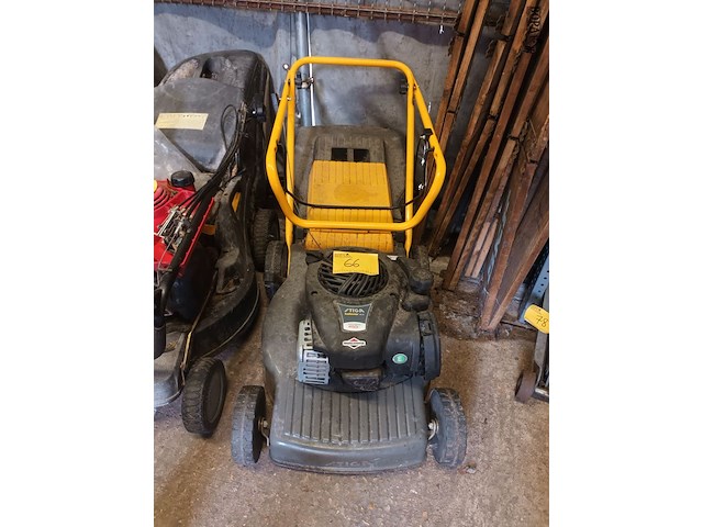Lot 66 - benzine grasmaaier stiga - afbeelding 1 van  4