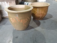 Lot 66 - bloempotsets in steen: set van 3 vierkante potten, set van 2 - afbeelding 2 van  3