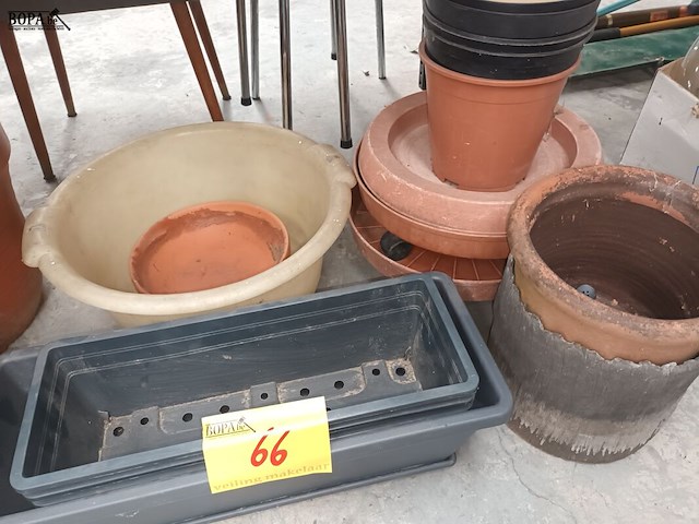 Lot 66 - bloempotten - afbeelding 4 van  4