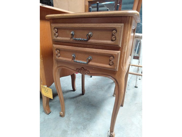 Lot 66 - brocante ladekast en nachtkast eikenhout - afbeelding 3 van  5