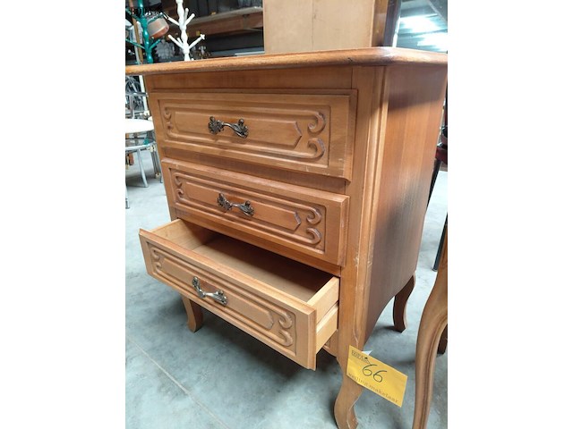 Lot 66 - brocante ladekast en nachtkast eikenhout - afbeelding 5 van  5
