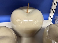 Lot 66 - decoratieve glanzende appels 3 stuks - afbeelding 3 van  3