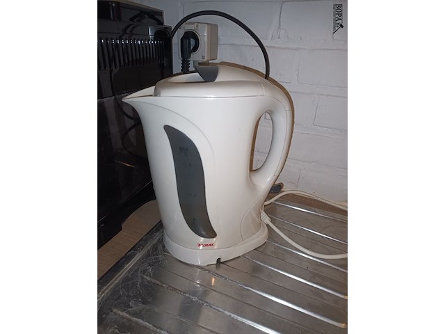 Lot 66 - espressomachine en waterkoker - afbeelding 2 van  4