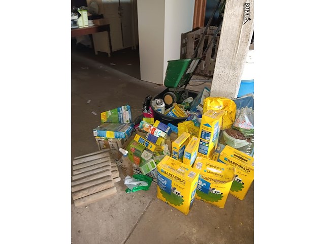 Lot 66 - graszaden en bemesting - afbeelding 1 van  7