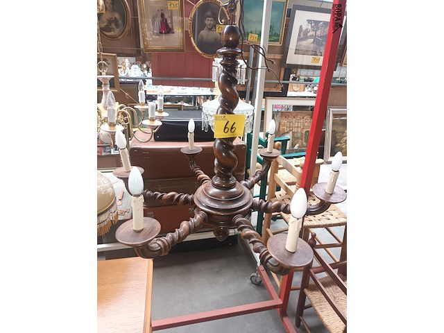 Lot 66 - houten luster - afbeelding 1 van  3