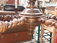 Lot 66 - houten luster - afbeelding 2 van  3