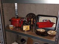 Lot 66 - keukenmateriaal en huisraad. inhoud rek - afbeelding 1 van  4