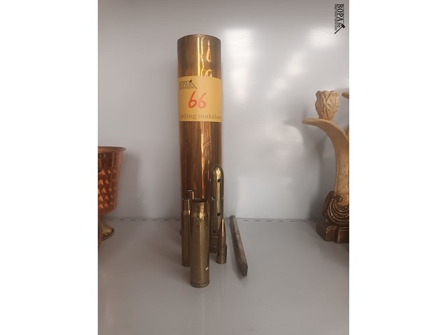 Lot 66 - kogelhulzen en obus. 7 stuks - afbeelding 1 van  4