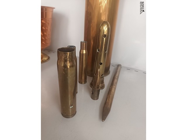 Lot 66 - kogelhulzen en obus. 7 stuks - afbeelding 2 van  4
