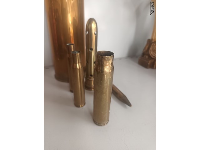 Lot 66 - kogelhulzen en obus. 7 stuks - afbeelding 4 van  4