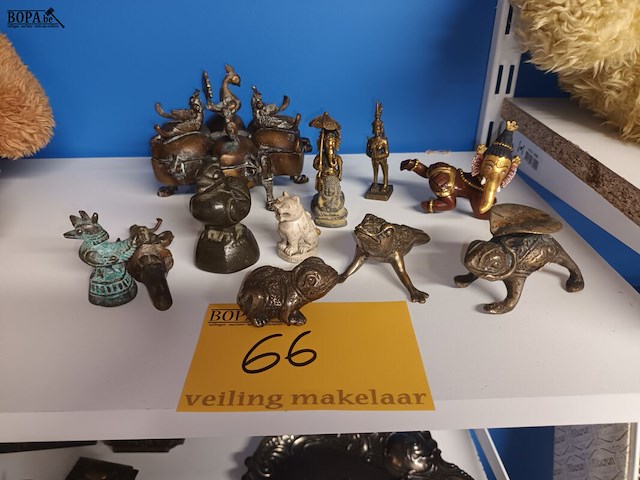 Lot 66 - koperen decoratie. 12 stuks - afbeelding 1 van  5