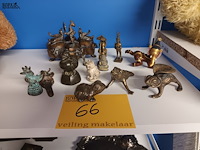 Lot 66 - koperen decoratie. 12 stuks - afbeelding 1 van  5