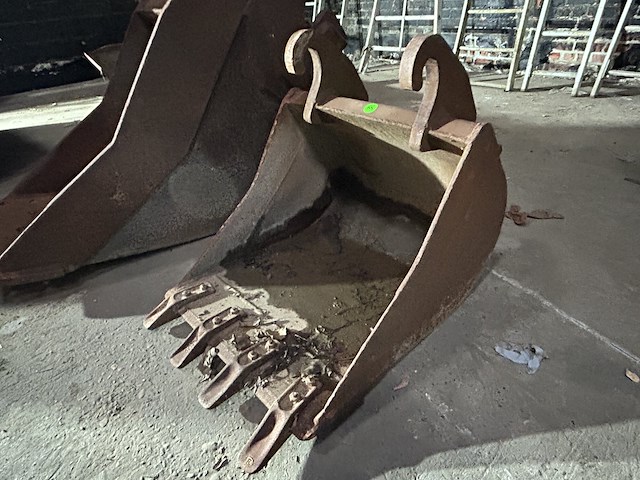 Lot 66 - kraanbak / tandenbak - afbeelding 1 van  3