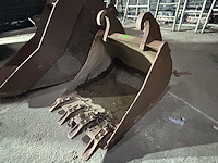 Lot 66 - kraanbak / tandenbak - afbeelding 1 van  3