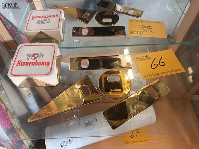 Lot 66 - kronenbourg items. 5 stuks - afbeelding 1 van  4