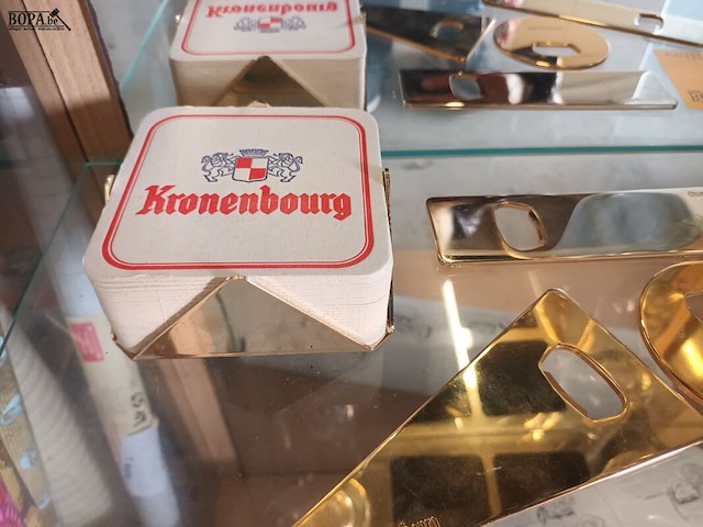 Lot 66 - kronenbourg items. 5 stuks - afbeelding 2 van  4