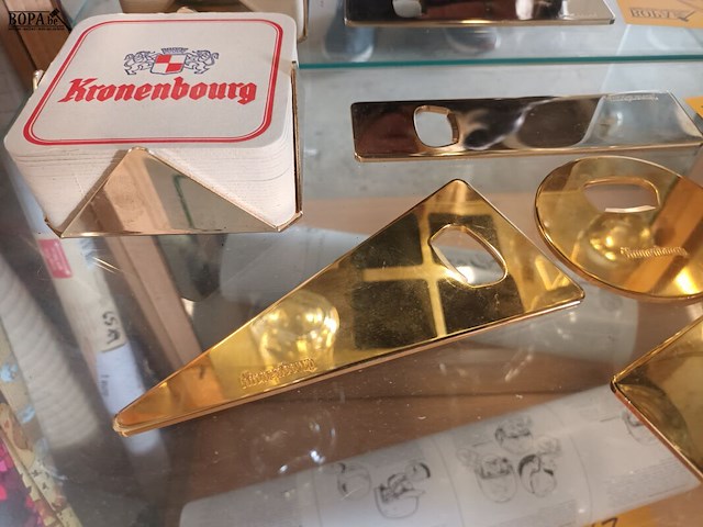 Lot 66 - kronenbourg items. 5 stuks - afbeelding 3 van  4