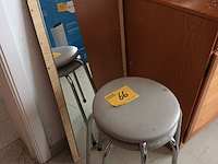 Lot 66 - krukjes en spiegel - afbeelding 2 van  3