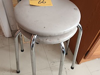 Lot 66 - krukjes en spiegel - afbeelding 3 van  3