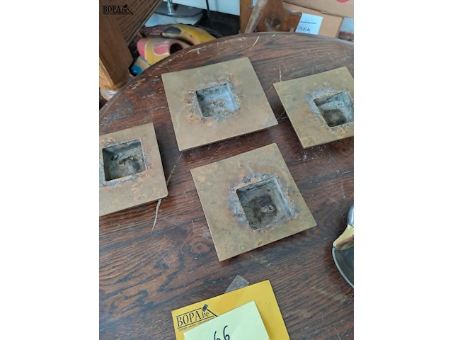 Lot 66 - lot massieve koperen theelichthouders, serveerschaal eend en - afbeelding 3 van  3