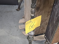 Lot 66 - maxi luciferdoos in houder en staande asbak - afbeelding 2 van  3