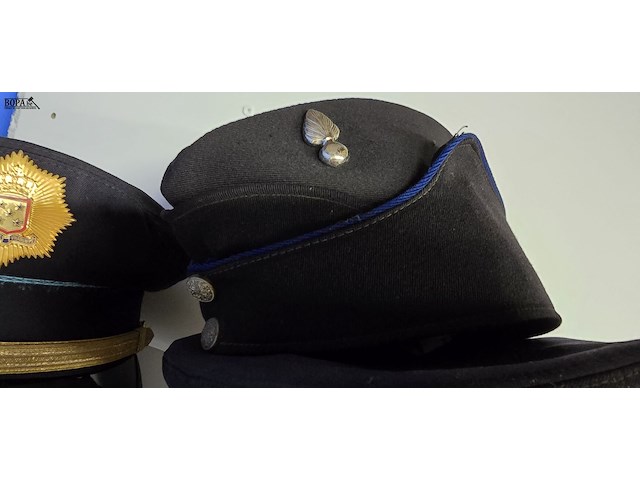 Lot 66 - nederlands antillen 3 kepies - afbeelding 4 van  4