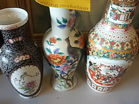 Lot 66 - oosterse vazen. 3 stuks - afbeelding 1 van  7