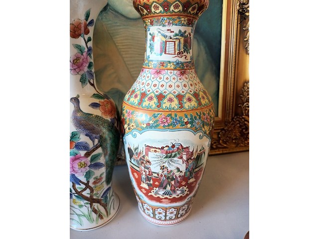 Lot 66 - oosterse vazen. 3 stuks - afbeelding 4 van  7