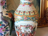 Lot 66 - oosterse vazen. 3 stuks - afbeelding 4 van  7