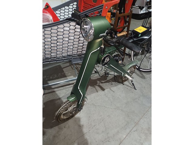 Lot 66 - opvouwbare elektrische scooter - afbeelding 2 van  7
