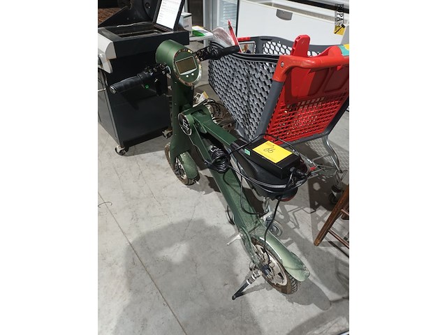 Lot 66 - opvouwbare elektrische scooter - afbeelding 7 van  7